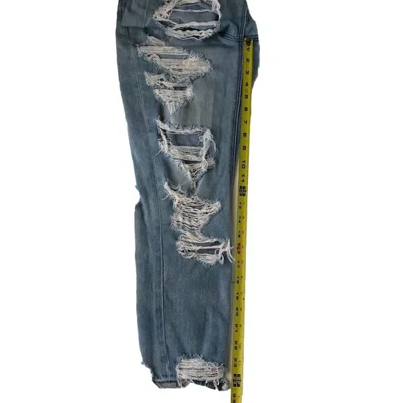 American Eagle Women’s Mom Jean Light Blue Distressed Size 4 Short - Picture 8 of 16